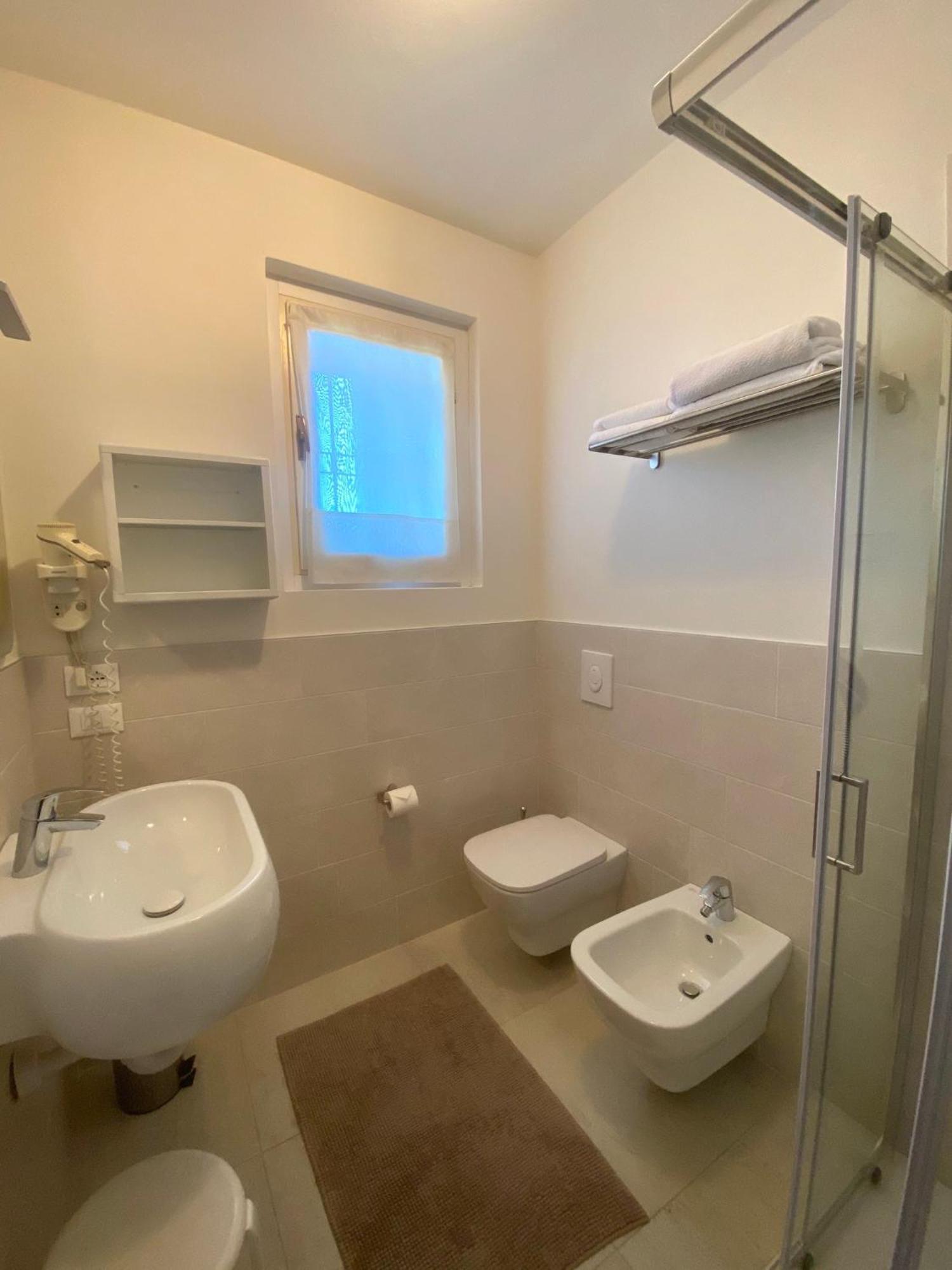 Jolly Apartments Sirmione Bilik gambar